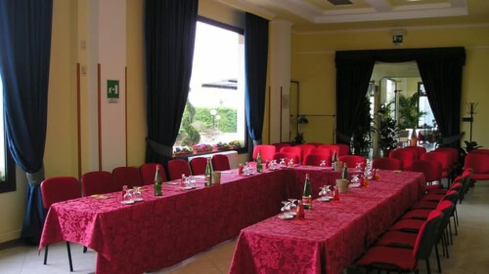 HOTEL DEGLI AMICI 32/42