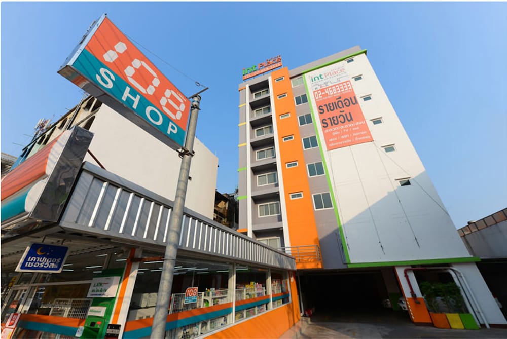 OYO 460 Int Place 4/24