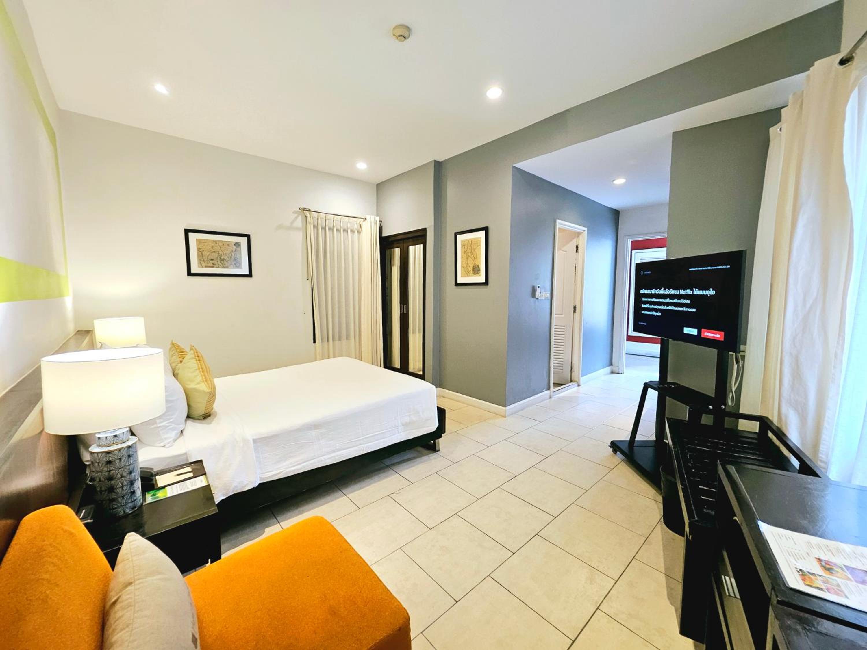 Urban, Plus، Hotel De Bangkok 8/18