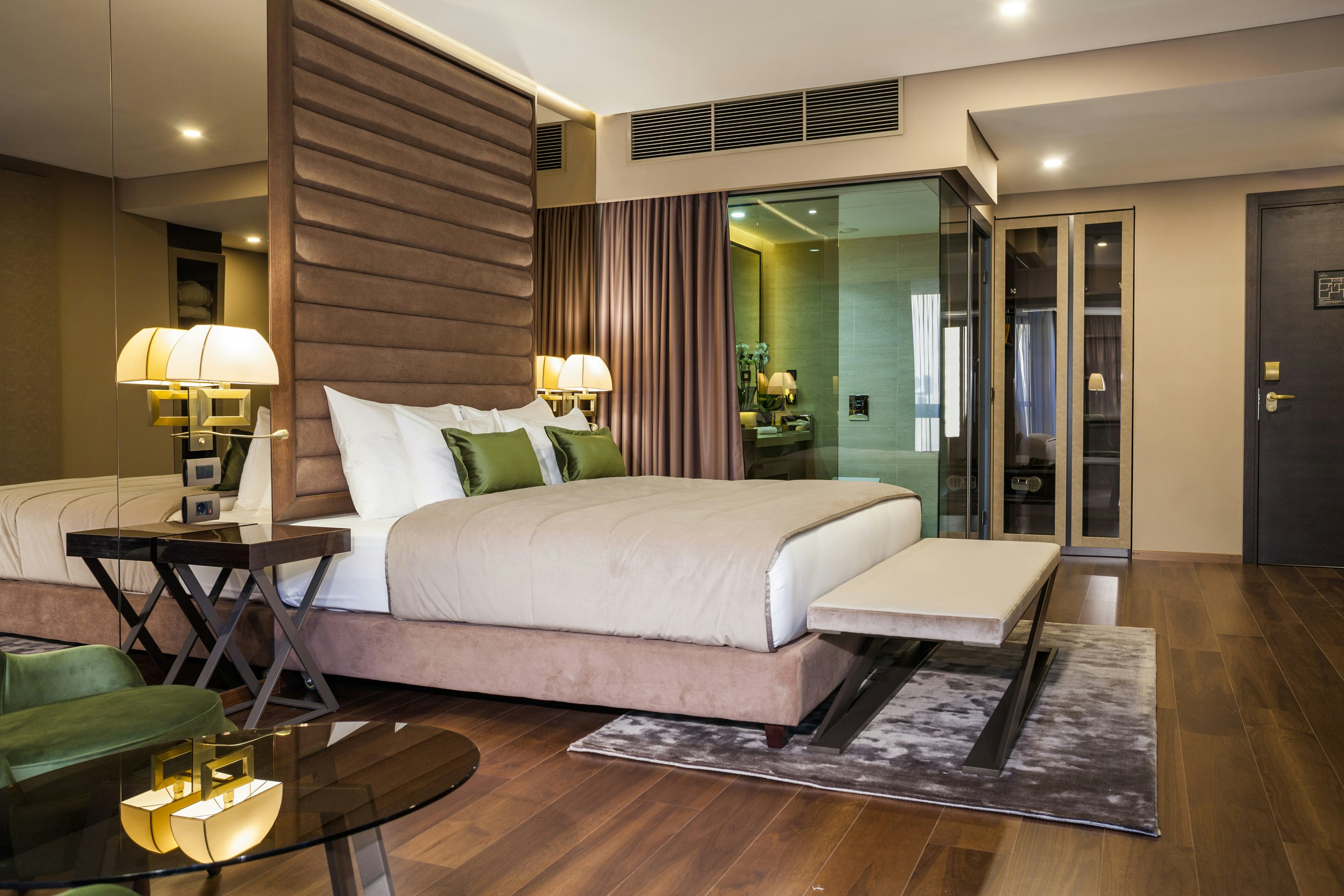 Saint Ten Hotel 20/83