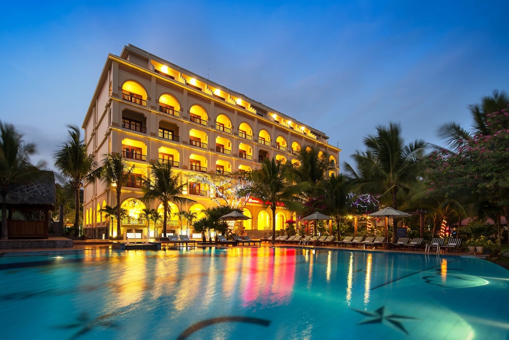 Sunny Beach Resort and Spa