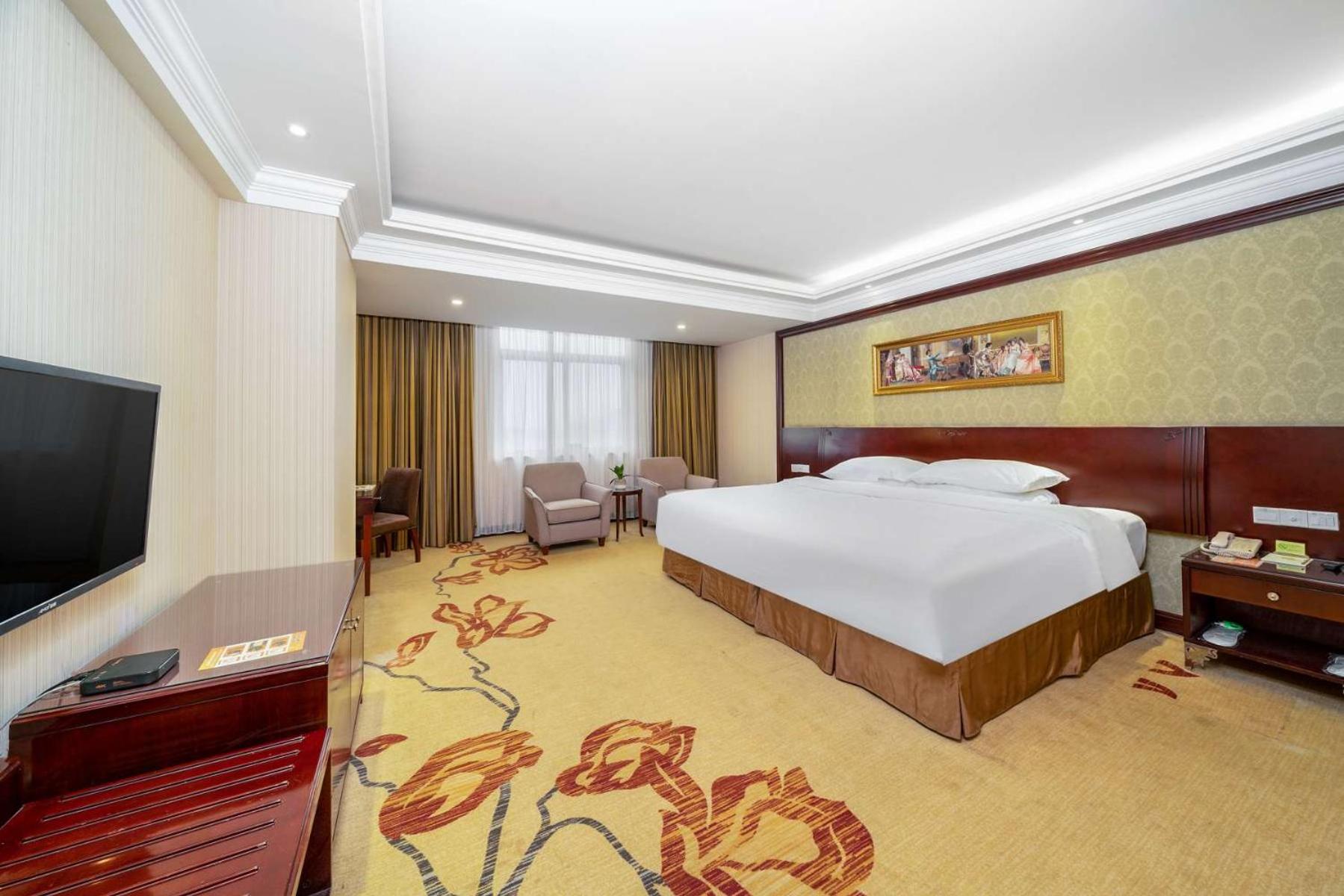 Vienna Hotel (Dongguan Houjie Convention and Exhibition Center) 50/75