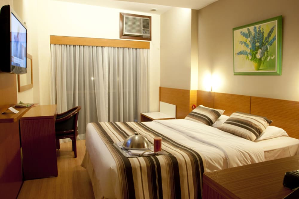 SUITE, TWIN BEDS