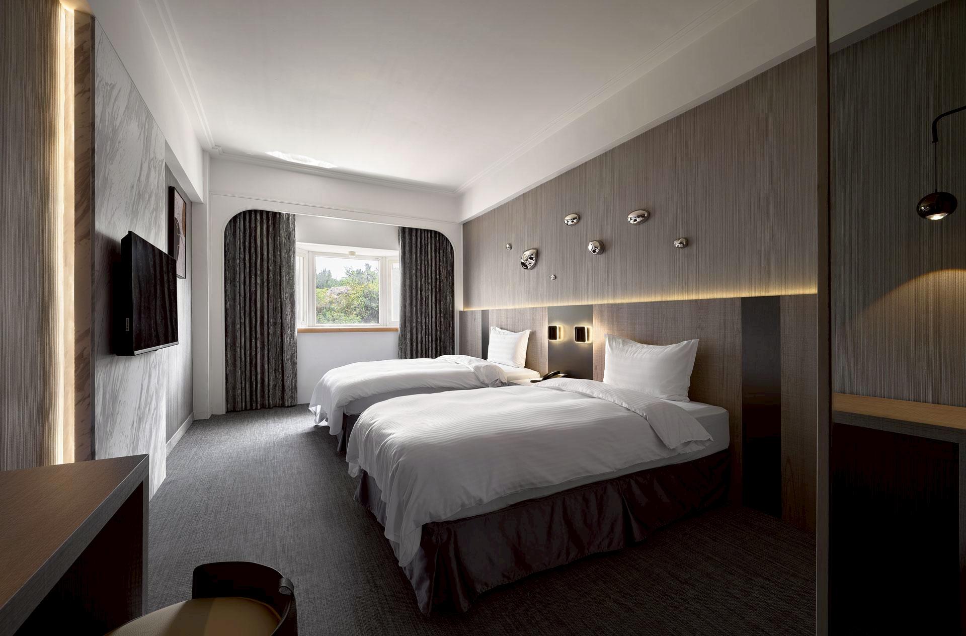 Sunrise, Classic, Twin Beds, Ocean View, Balcony