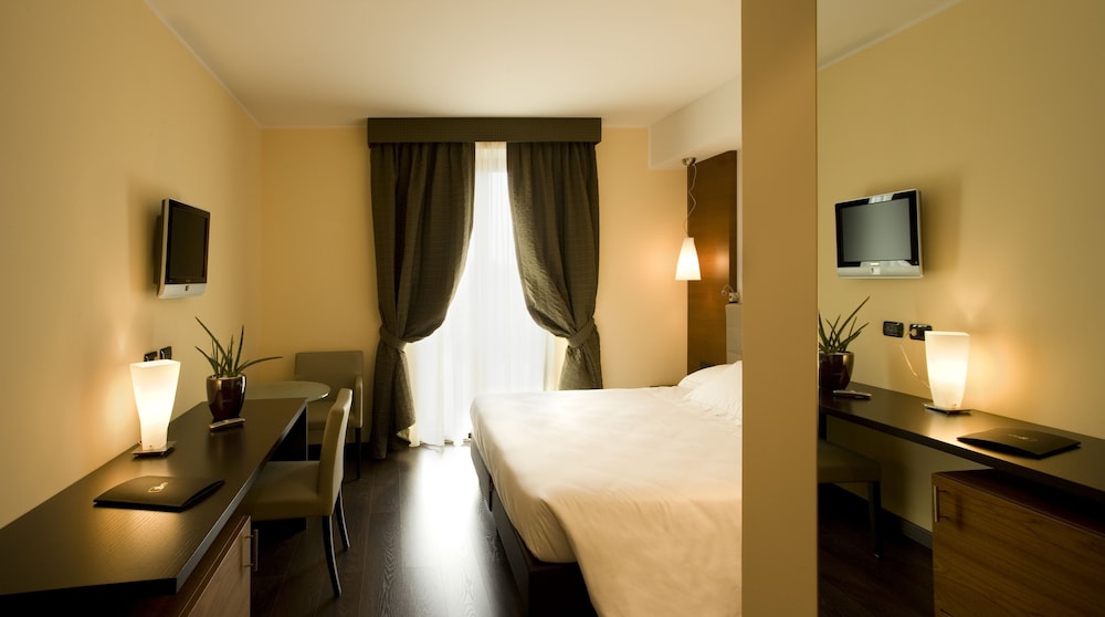 Red S Redaelli Hotel 32/66