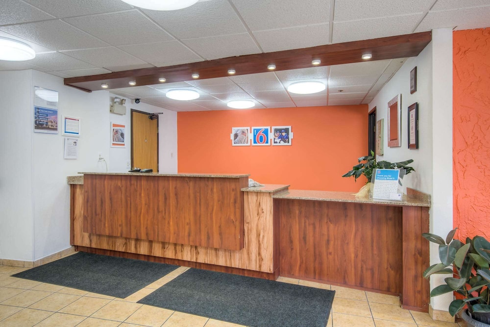 Motel6 Bridgeview, IL 8/64