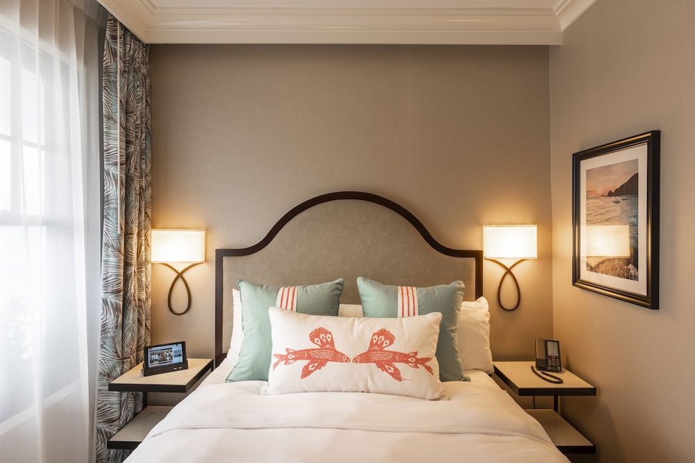 Classic, Queen Bed