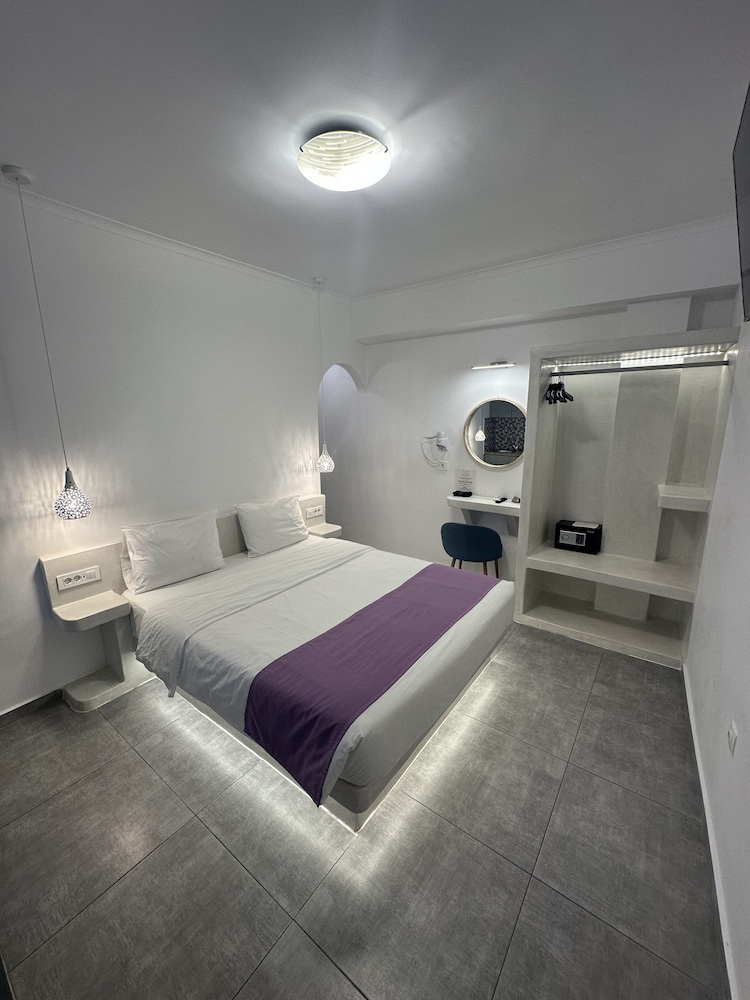 1 BEDROOM, STUDIO