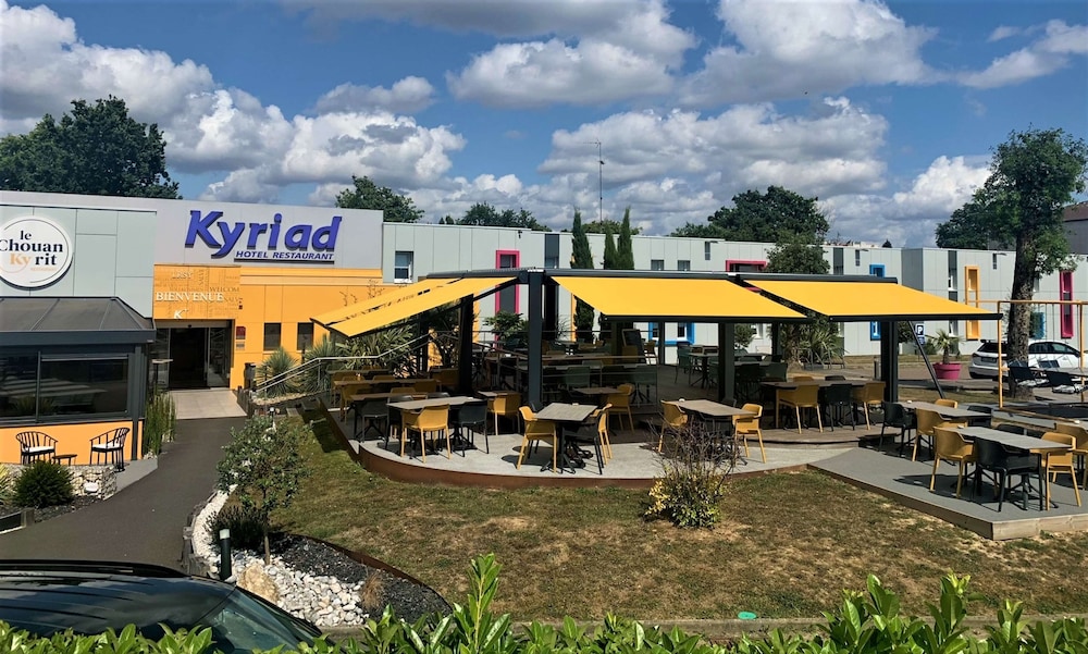 KYRIAD LA ROCHE SUR YON 66/71