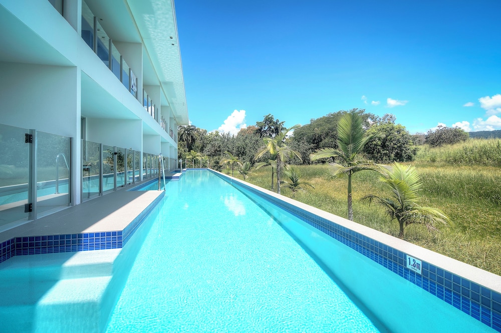 Pool Port Douglas 23/50