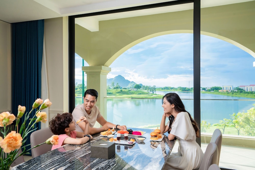 Wyndham Sky Lake Resort and Villas 20/50