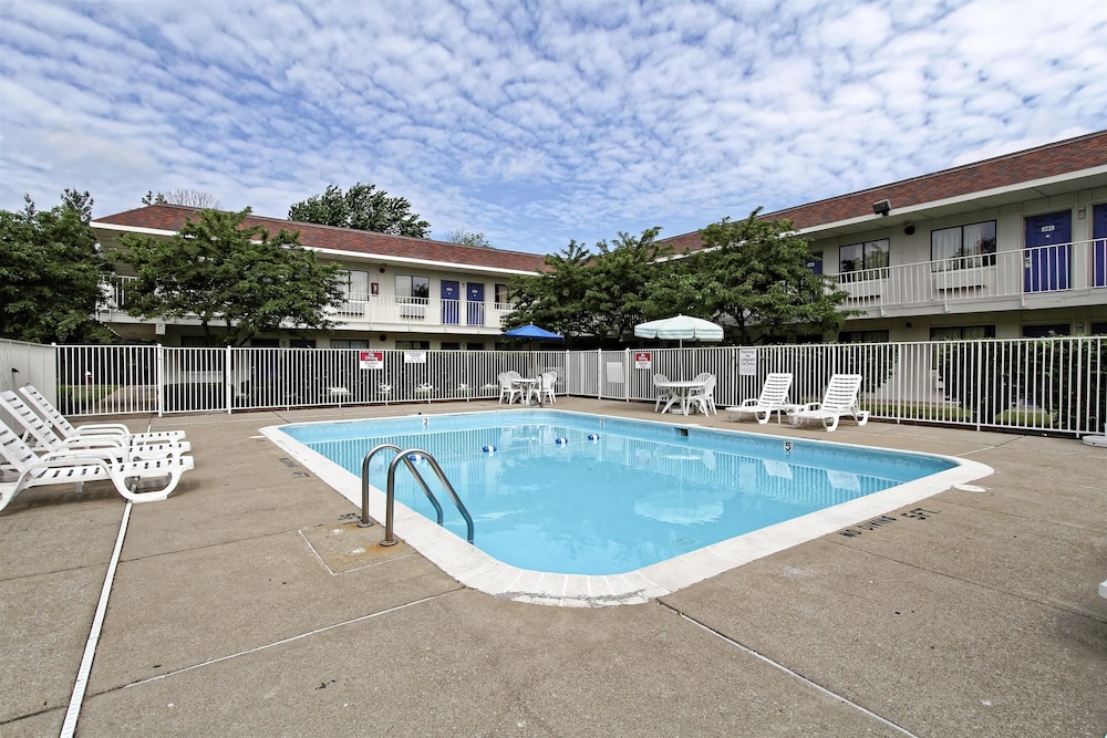 Motel6 Amherst, OH - Cleveland West - Lorain 38/41