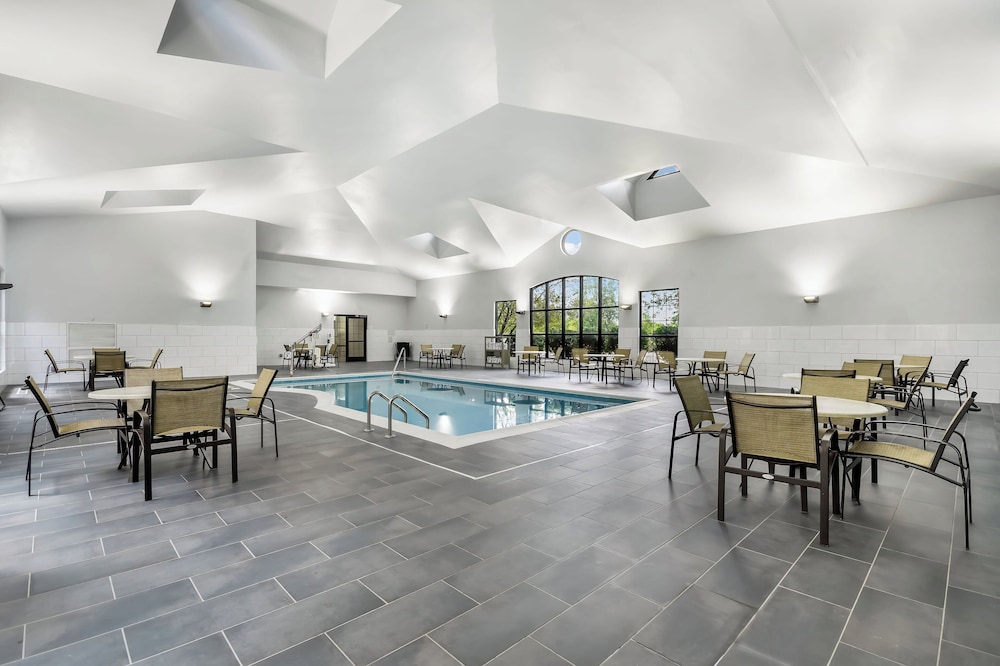 Staybridge Suites Toledo - Maumee 38/72