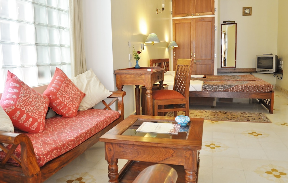 Om Niwas Suite Hotel 39/67