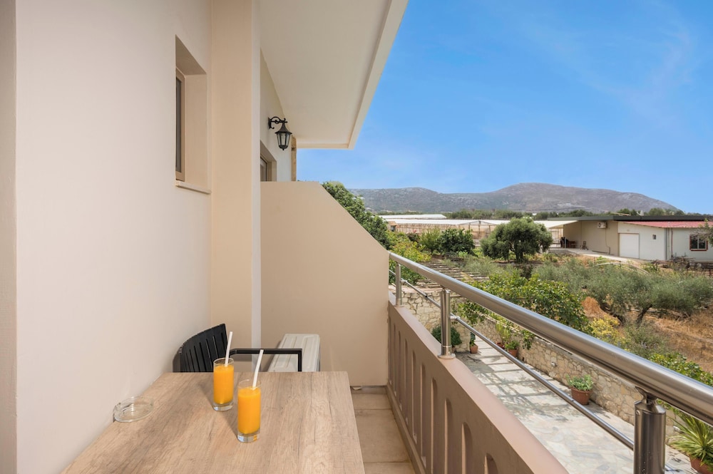 Petritos Rooms And Studios 40/50