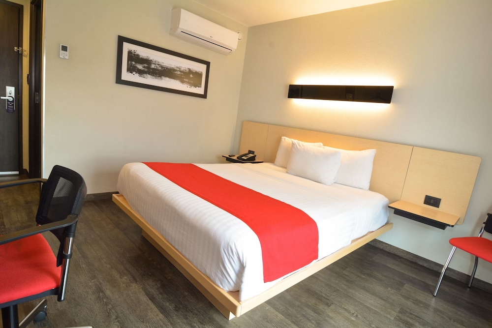 City Express Plus by Marriott Medellin Colombia 8/42