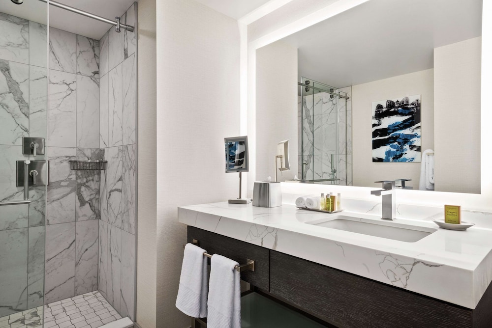 Hilton Grand Vacations Club Chicago Magnificent Mile 19/37