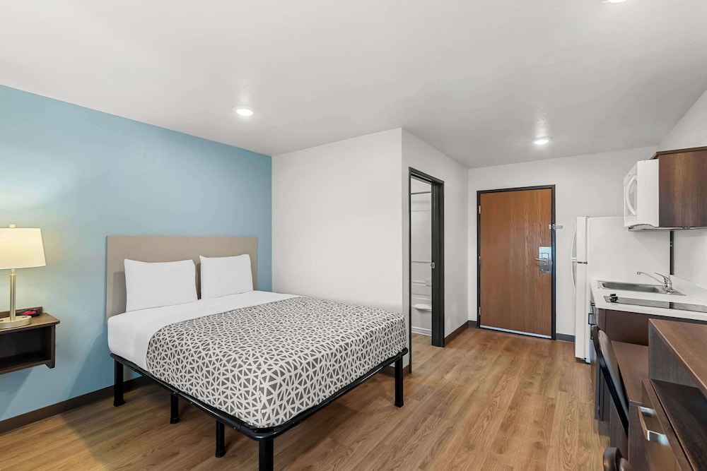 WoodSpring Suites Austin North I-35 8/32