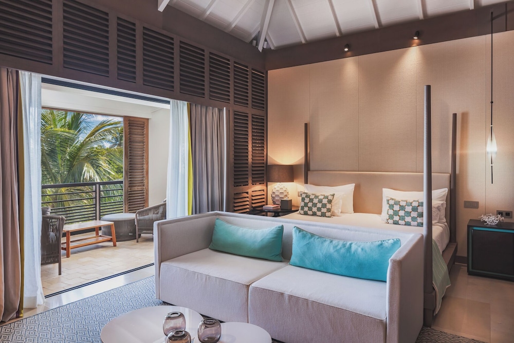 2 Bedrooms, Signature, Ocean, Suite, 2 King Beds, Sofa