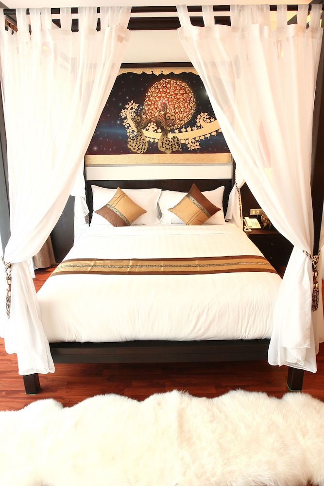 Mirth Sathorn Hotel 22/39