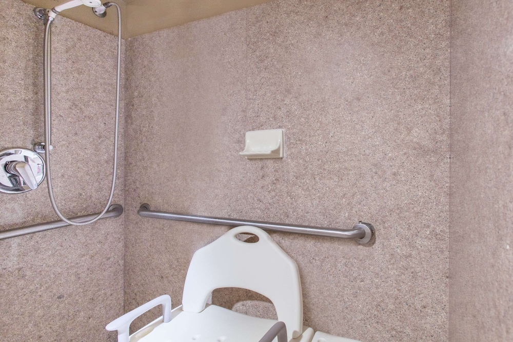 Hawthorn Suites By Wyndham Midwest City Tinker Afb 45/45