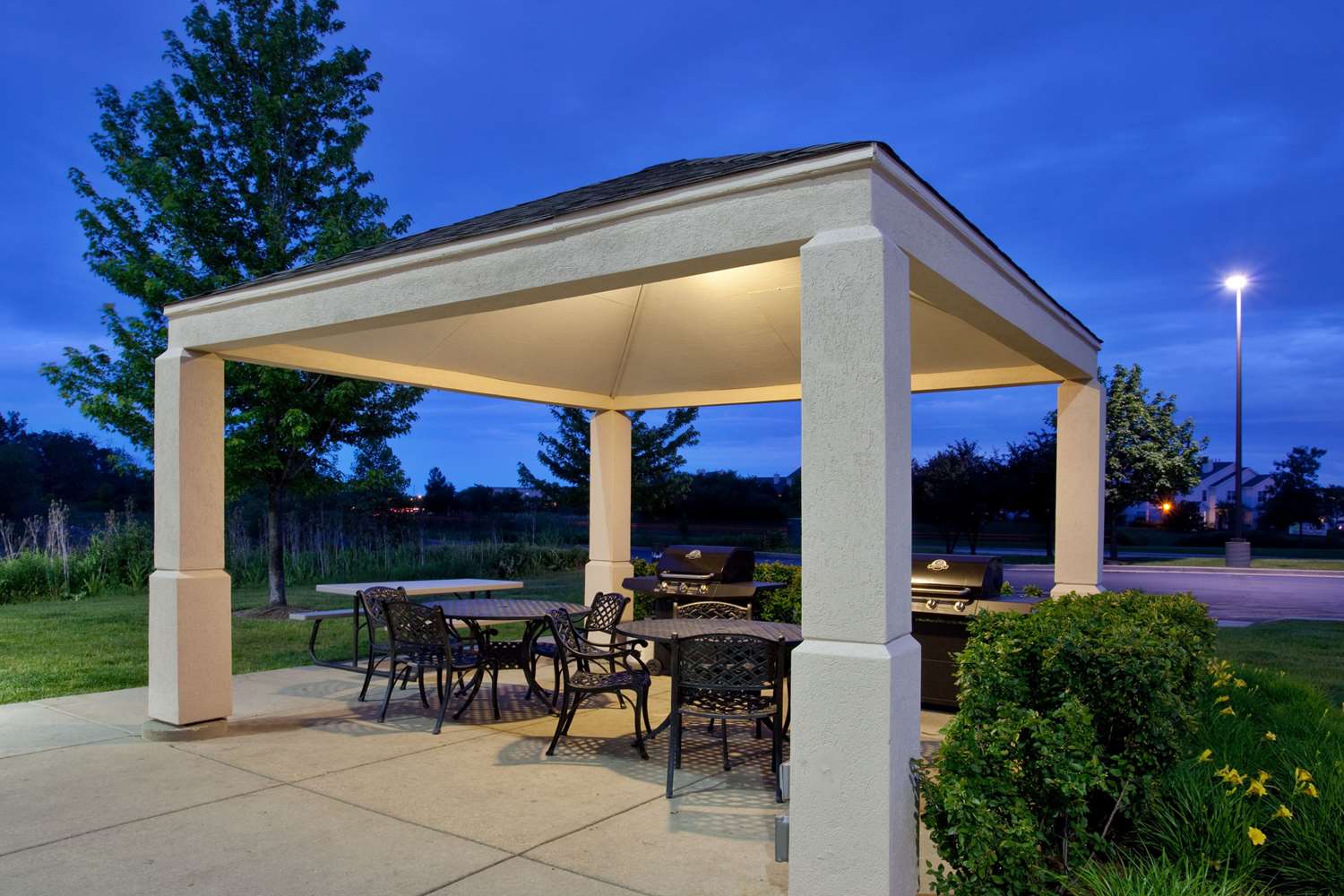 Sonesta Simply Suites Chicago Waukegan 4/29
