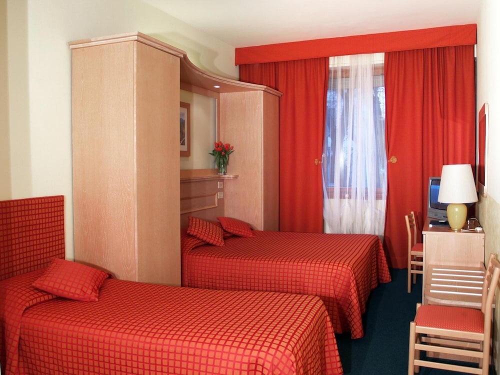 Meridiana Hotel 38/56