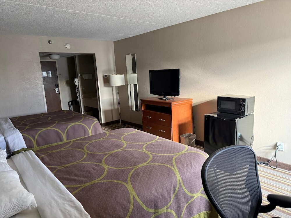 Super 8 By Wyndham Chambersburg I-81 34/43