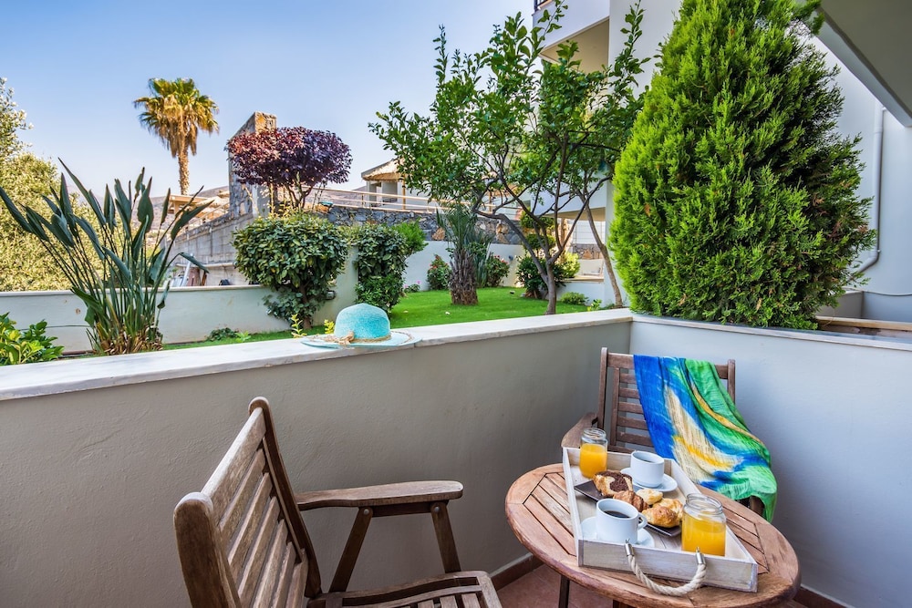 Dias Hotel and Apartments 26/50