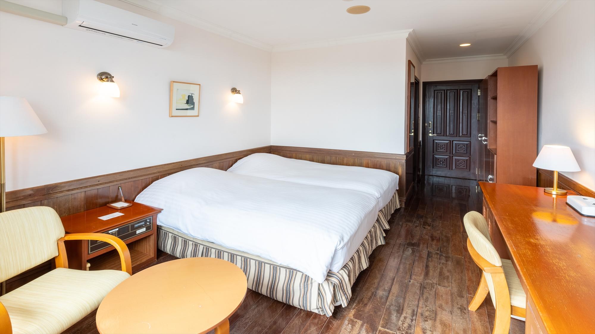 Hollywood, Ocean, Standard, Twin Beds, Mountain View