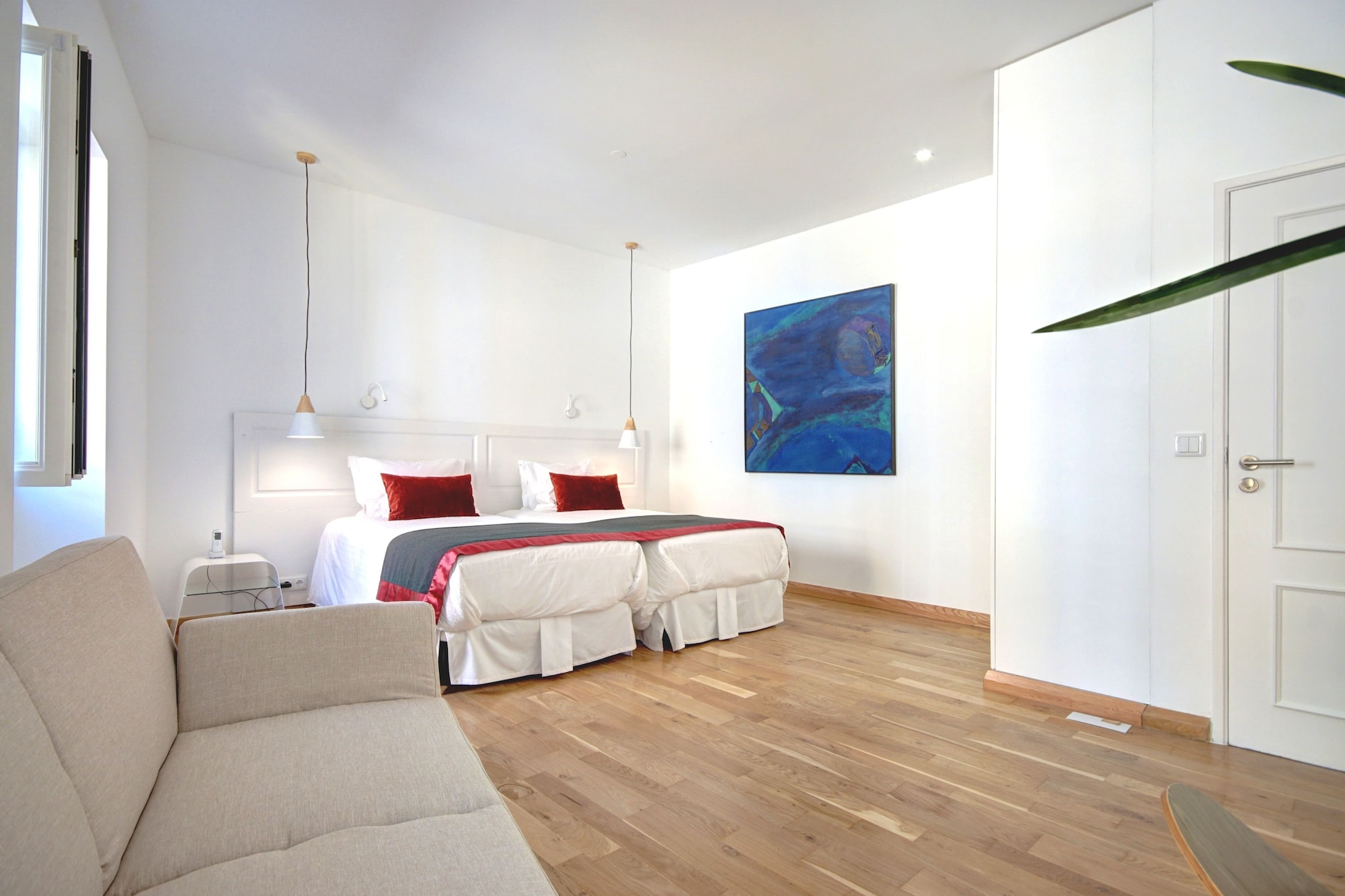 CASTLE, SUPERIOR, TWIN BEDS, SIDE VIEW