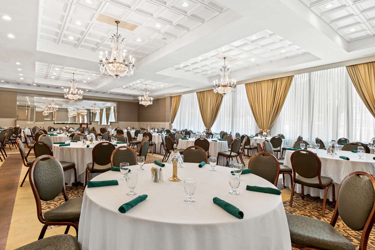 Genetti Hotel SureStay Collection By Best Western 39/44