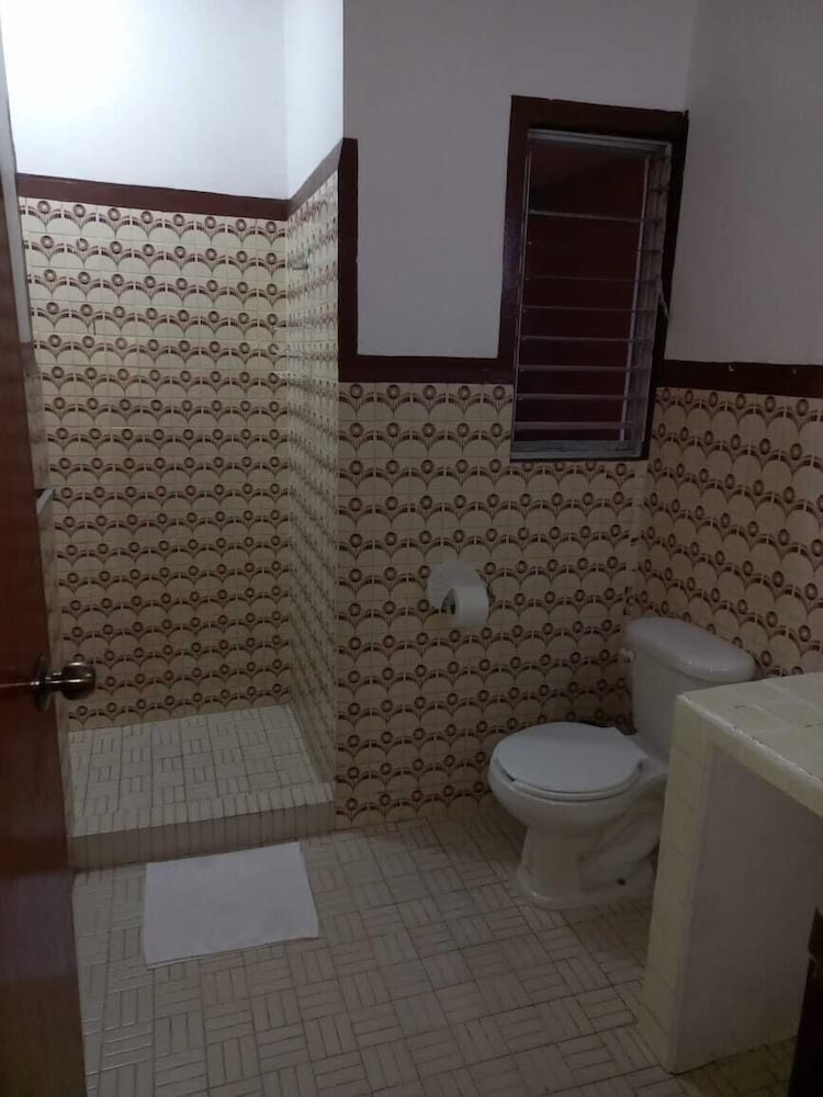 Basic, Triple, 1 Single and 2 Queen Beds