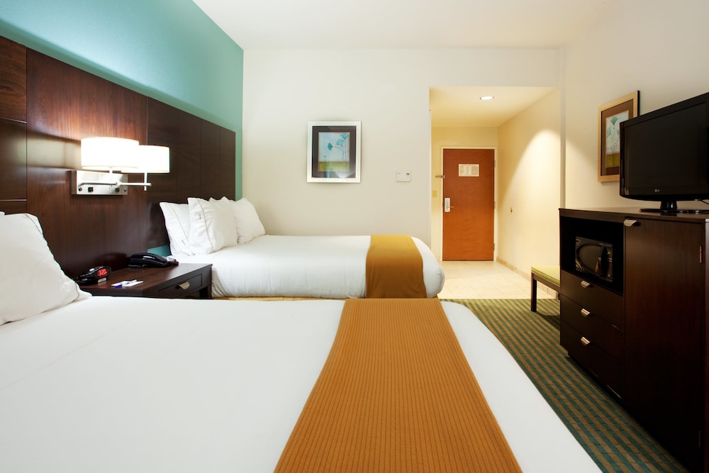 Holiday Inn Express Hotel and Suites Picayune-Stennis Space Cntr 13/68