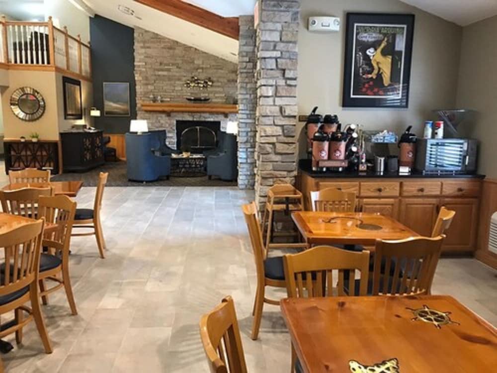 Americinn By Wyndham Hotel And Suites Long Lake 40/50