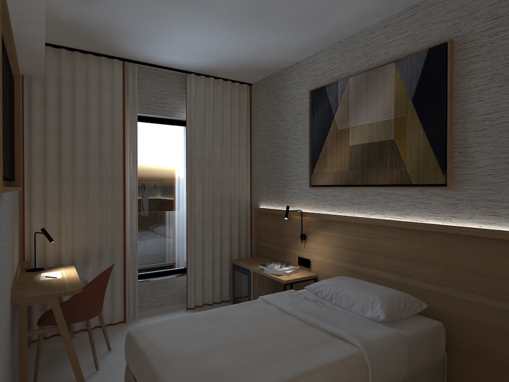 ROOM, TRIPLE