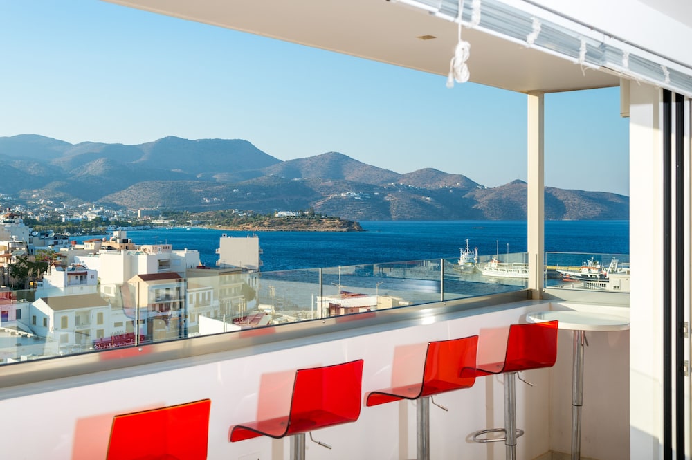 Ikaros Art Hotel 30/32
