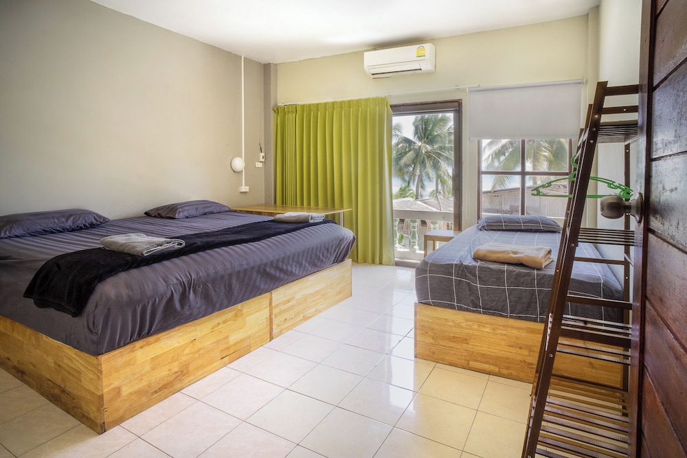 Echo Beach Backpackers 7/50