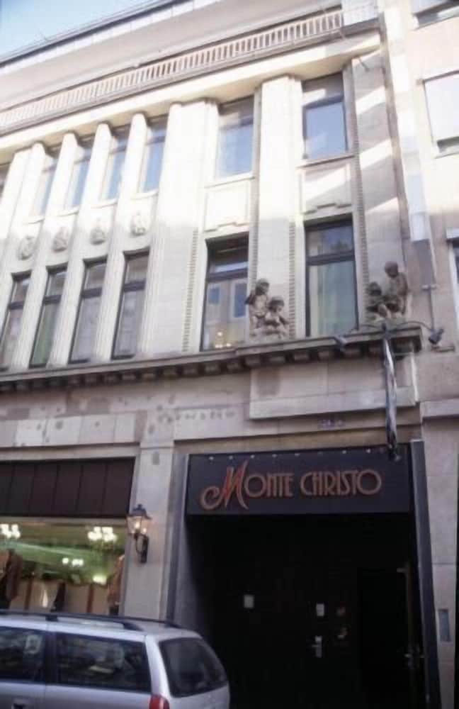 Hotel Monte Christo 2/50