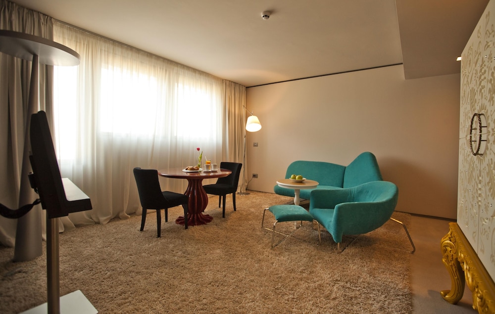 Hotel Graphite Gallery 34/44