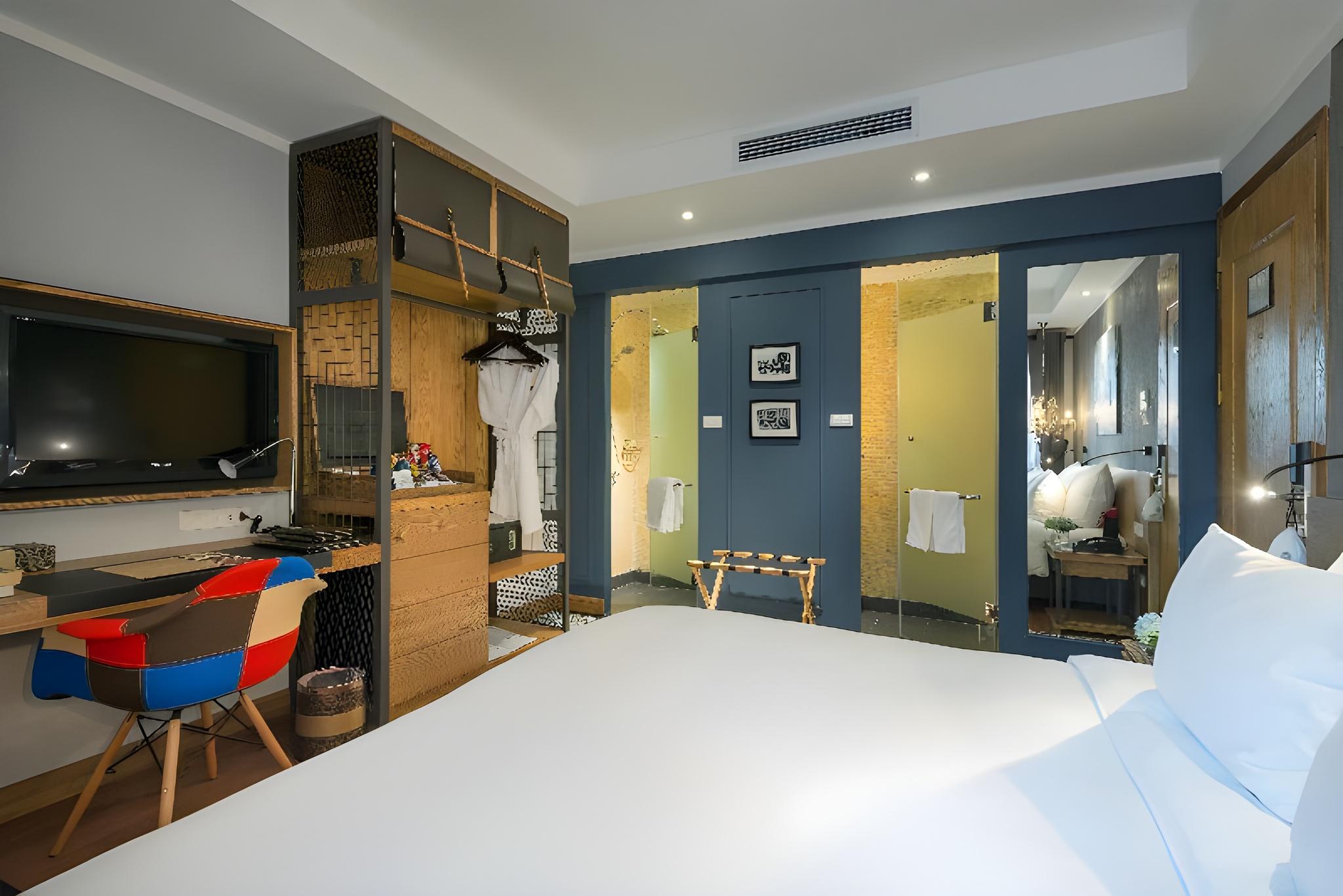 Trendy, Deluxe, Studio
