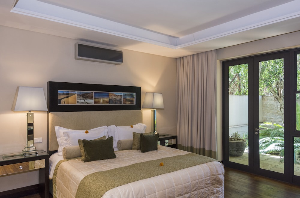 No. 5 Boutique Art Hotel 11/48