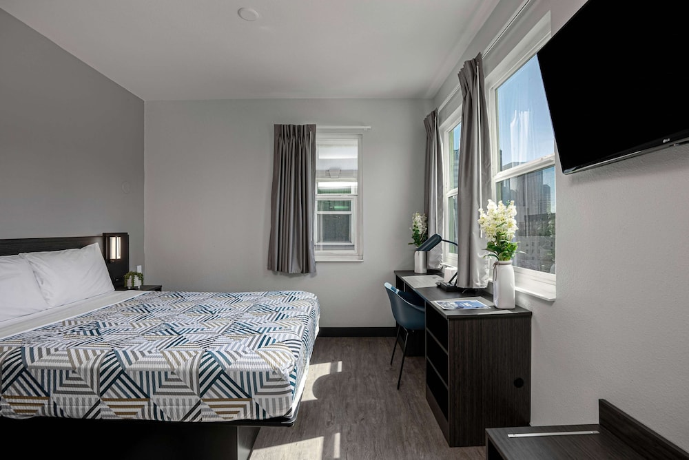 STANDARD, QUEEN BED, ACCESSIBLE