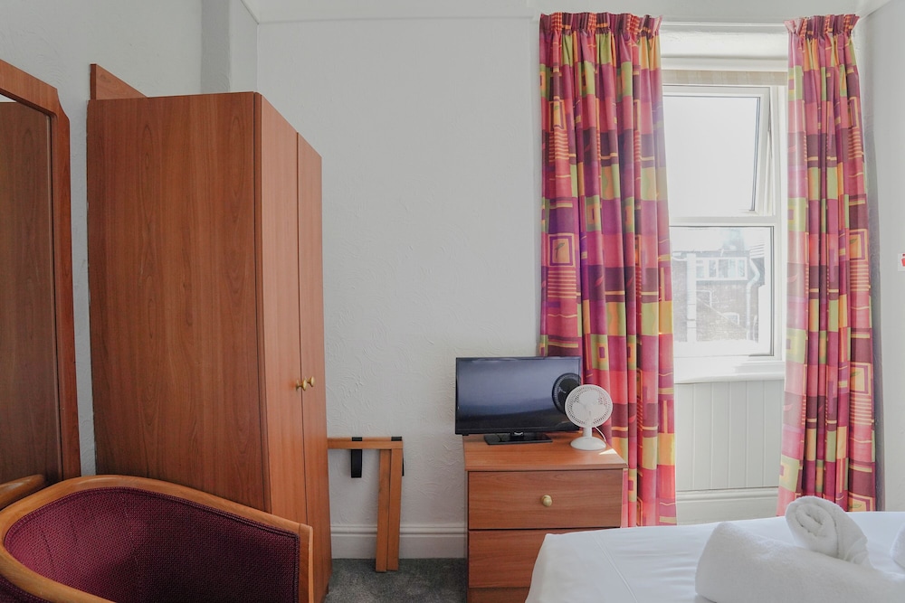 County Hotel 58/68