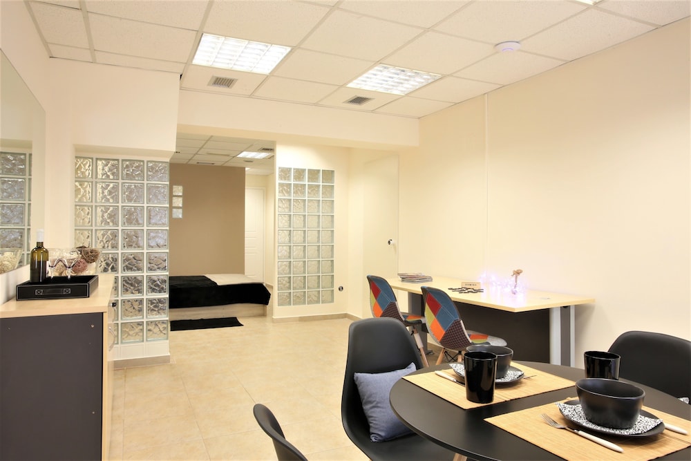 GK Airport Suites 37/49