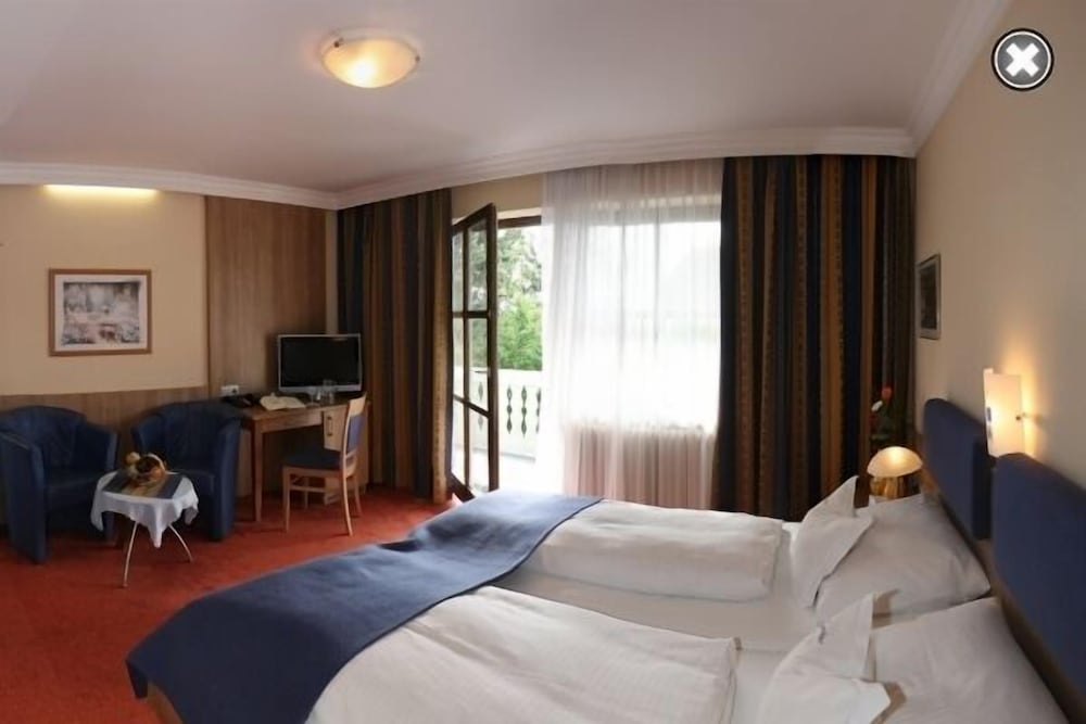 Ringhotel Lenauhof 7/50