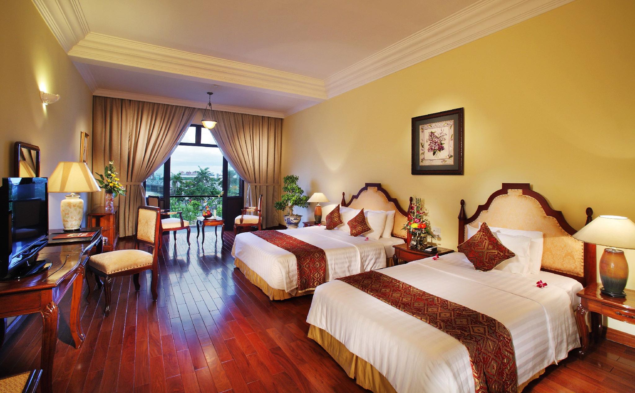PREMIUM, RIVER VIEW