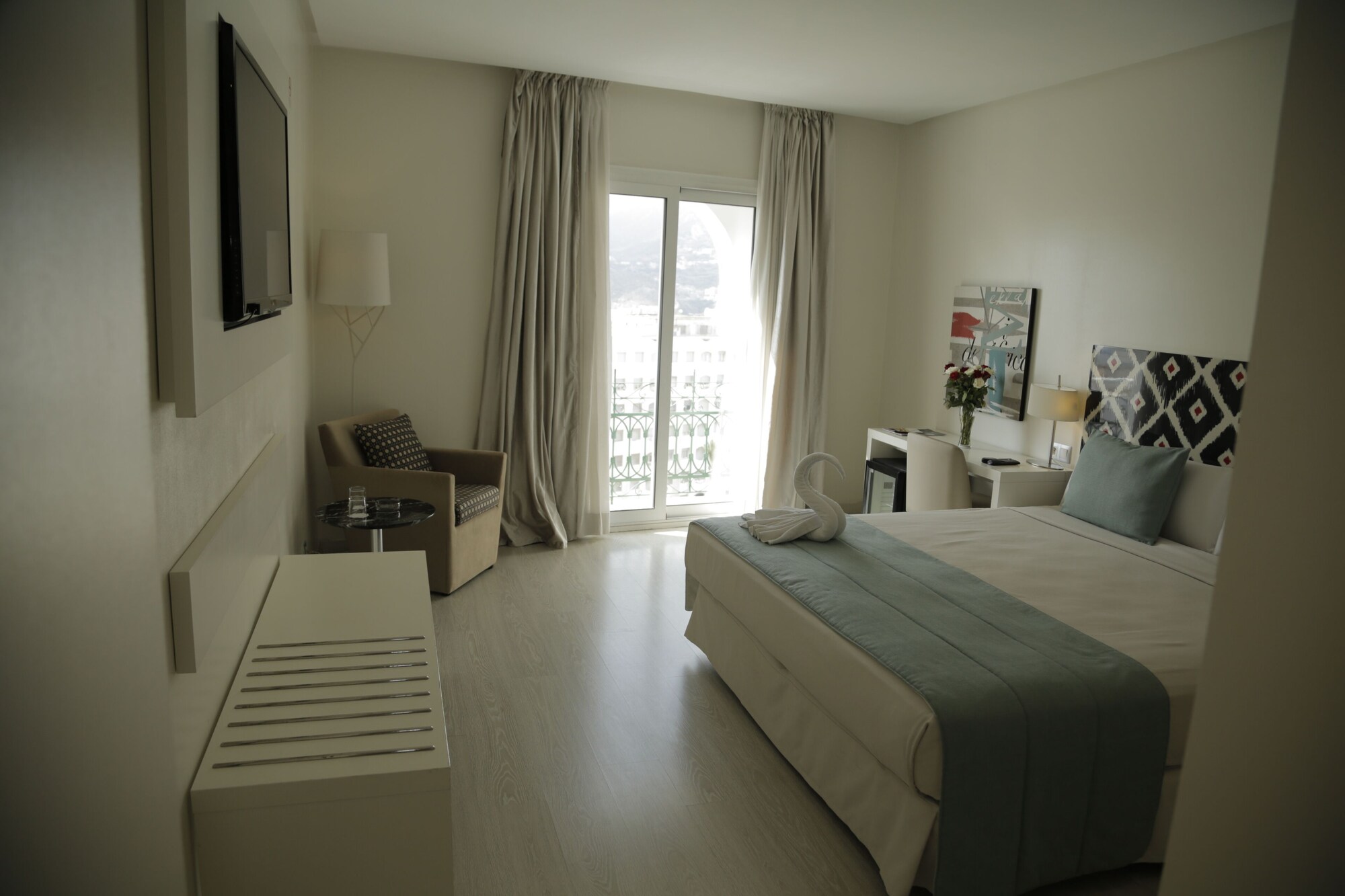 COMFORT, TWIN BEDS