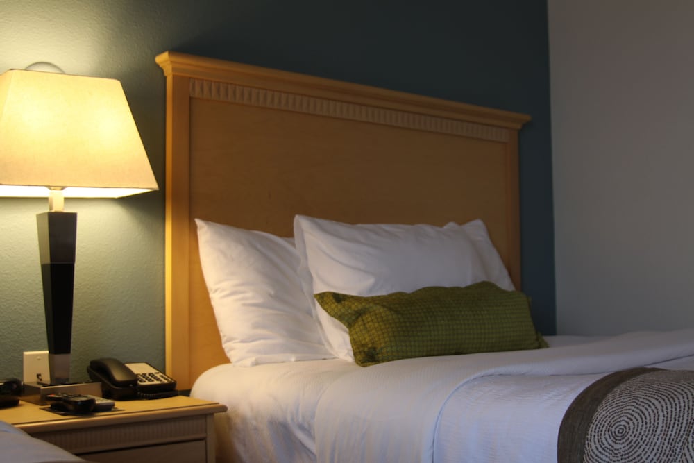 Candlewood Suites Fargo N Dakota State University 16/56
