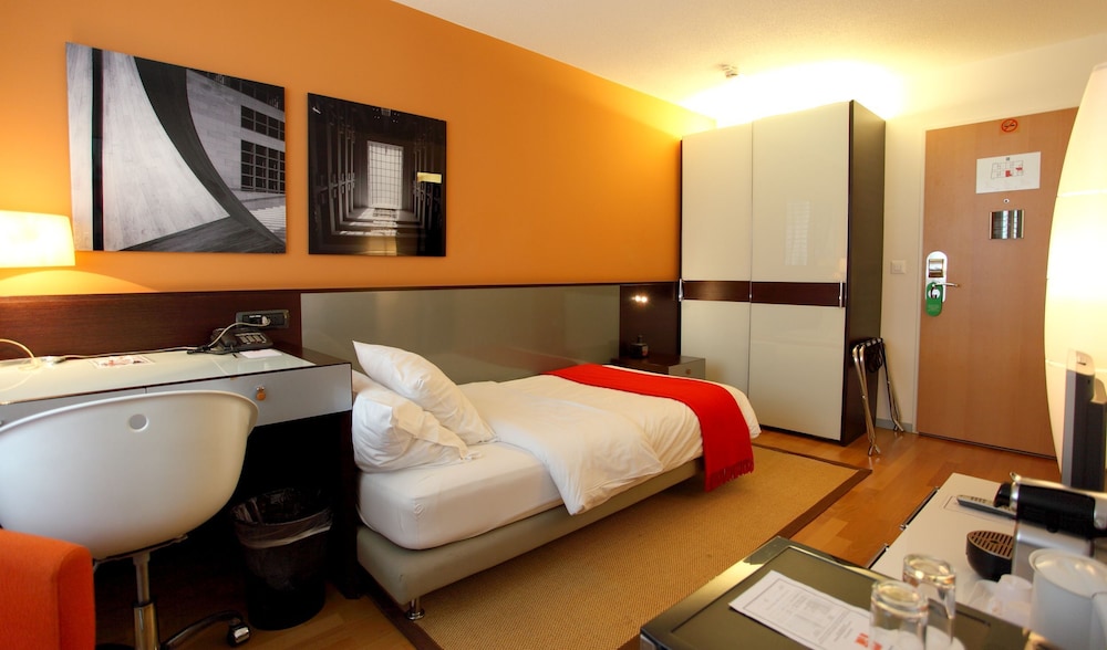 Design Hotel F6 12/44